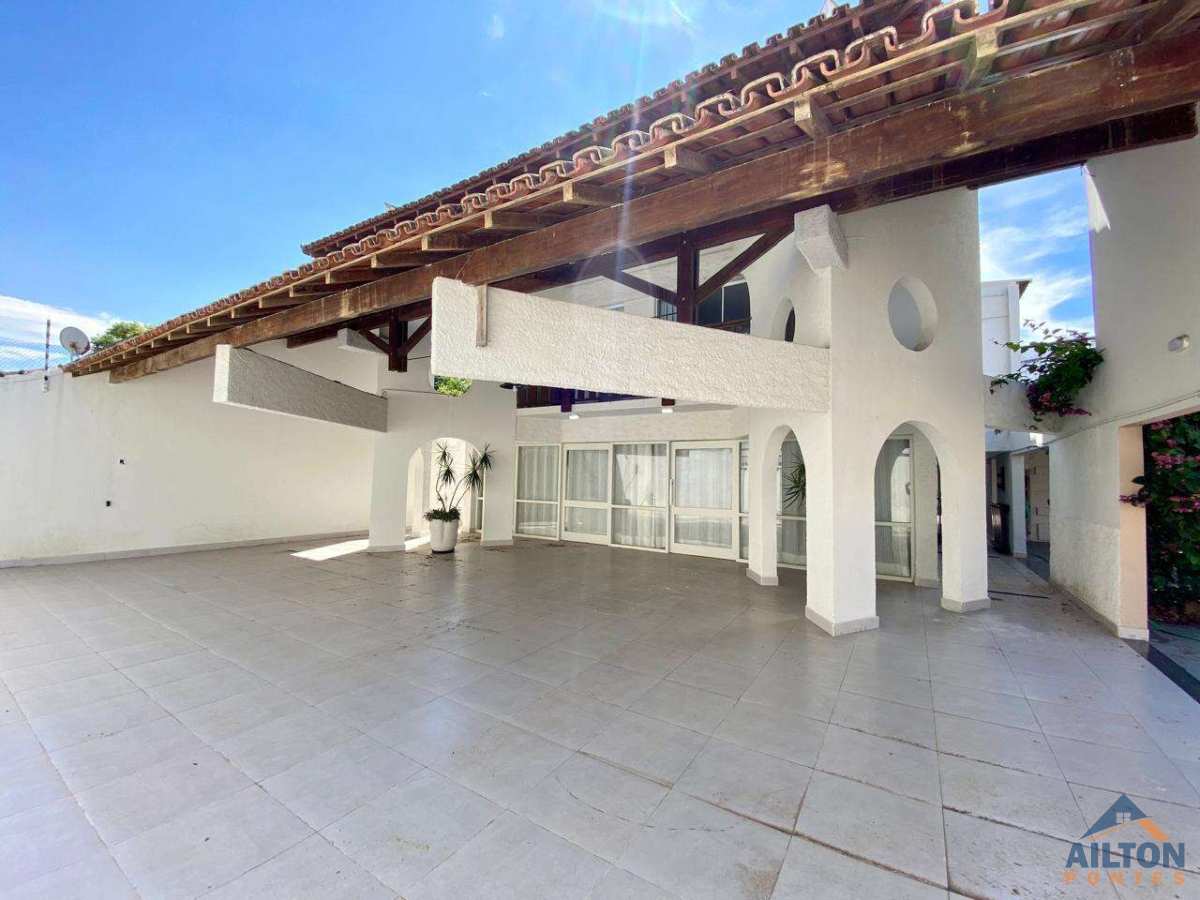 Casa Duplex Alto Padrão com 5 Quartos sendo 4 Suítes Disponível p/ Locação Anual no Bairro Ipiranga  - Guarapari/ES - Ailton Pontes Imóveis