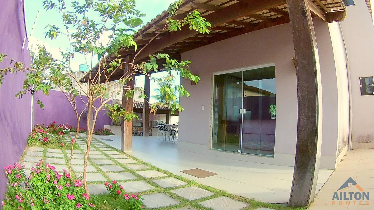 Casa à venda com 3 quartos, 220m² - Foto 1